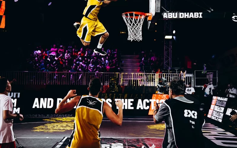 詹姆斯·哈登左腿筋二级拉伤，预计缺席4-6周，快船队季后赛前景蒙上阴影